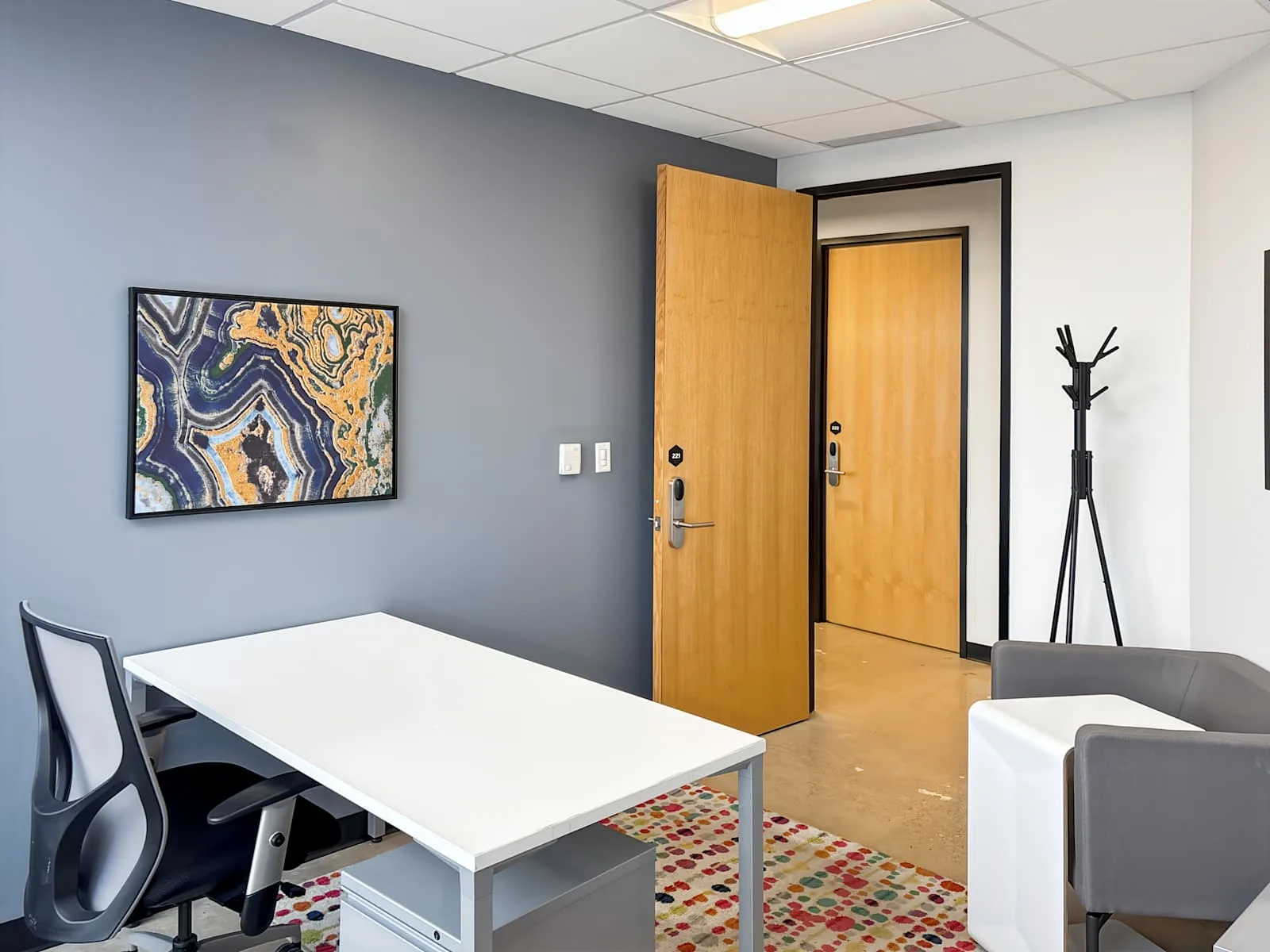 Spaces MO, St Louis - Spaces Central West End, Private office, 1 desk, Clayton, MO