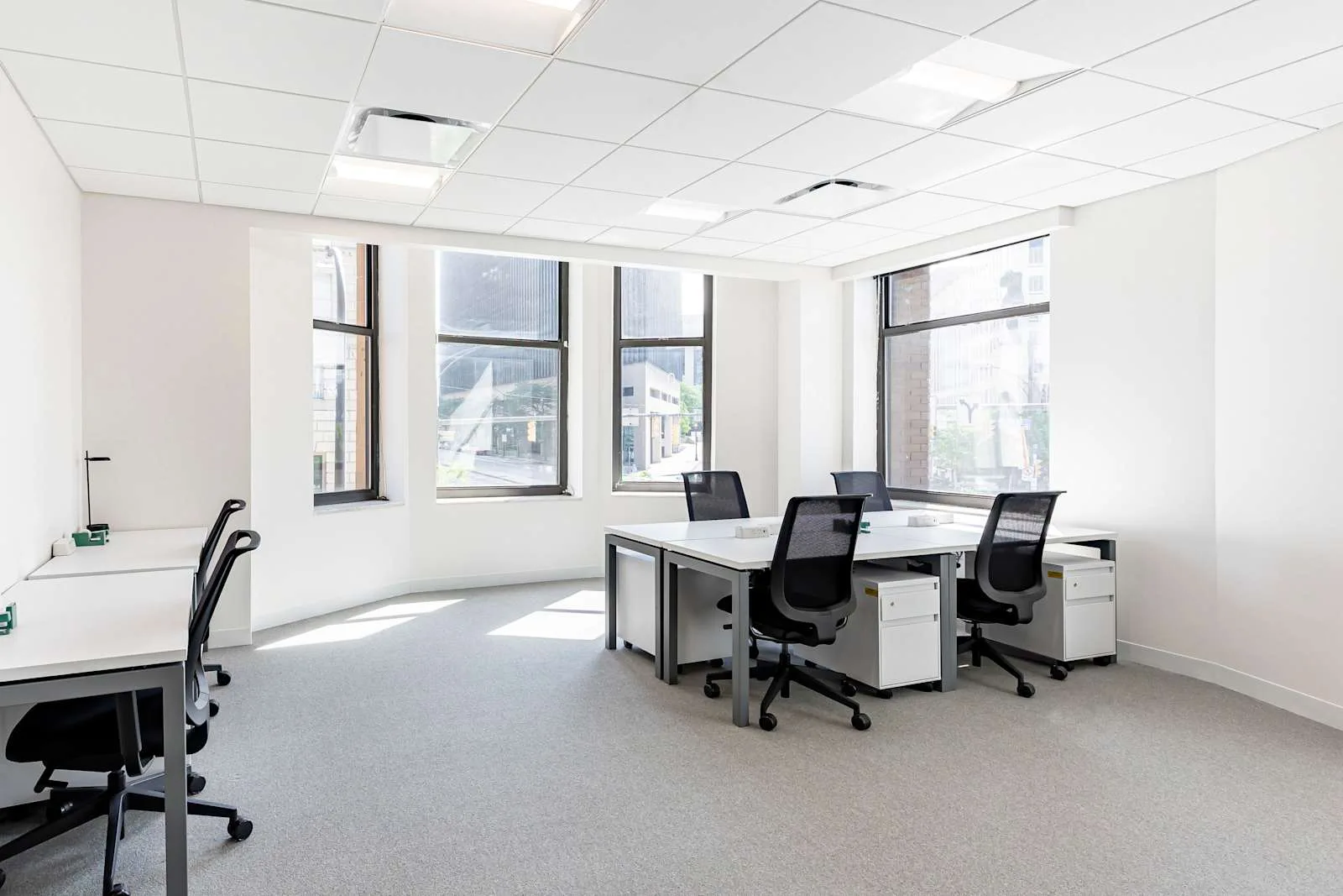 Spaces OH, Cleveland – Spaces Warehouse District, Private office, 6 desks, Cleveland, OH