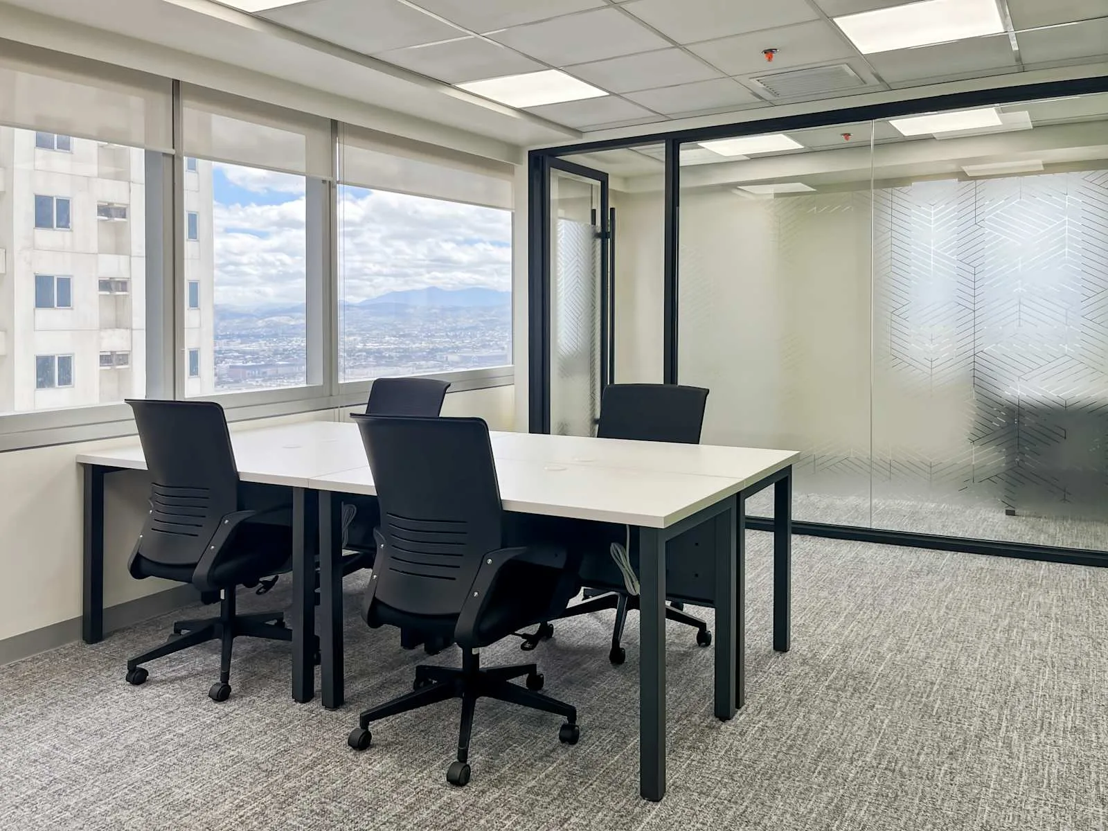 Spaces Quezon City, Spaces Calle Industria、4个工位的独立办公室、奎松市