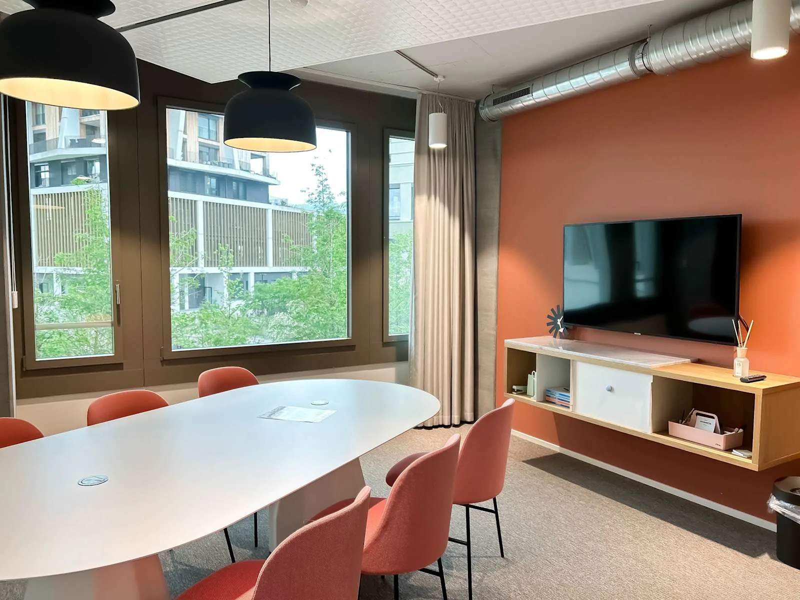 Spaces ROTKREUZ, Spaces Suurstoffi, Besprechungsraum für 6 Personen, Rotkreuz