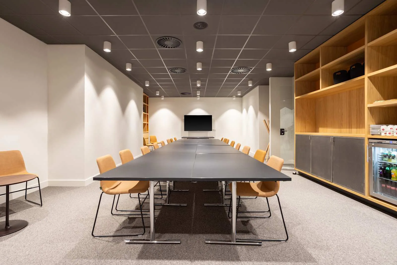 Spaces Schiphol, Spaces Conference Schiphol Airport Terminal 1, Vergaderruimte voor 14 personen, Schiphol