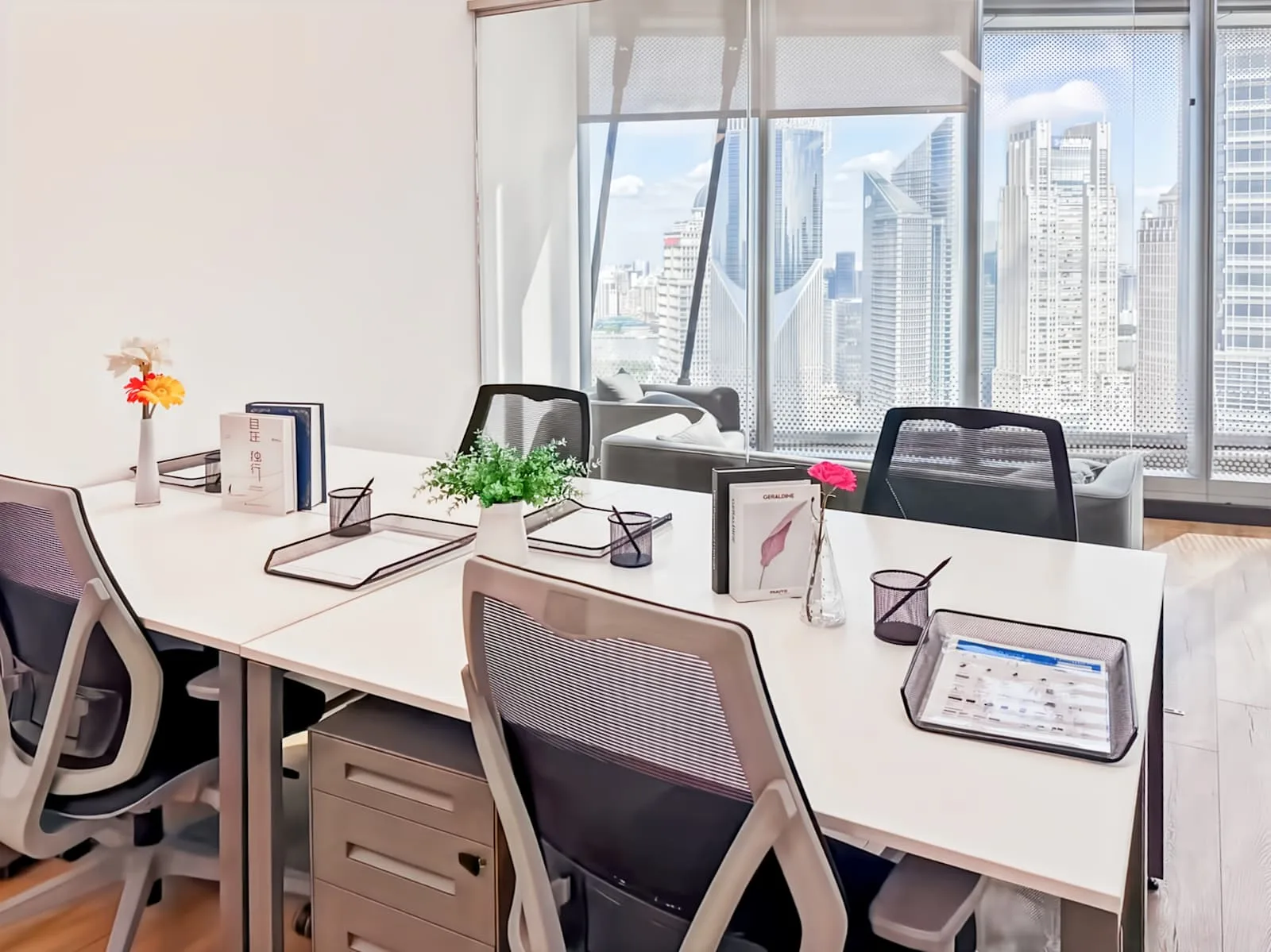 Spaces SHANGHAI, Spaces Shanghai Tower, Private office, 4 desks, Shanghai
