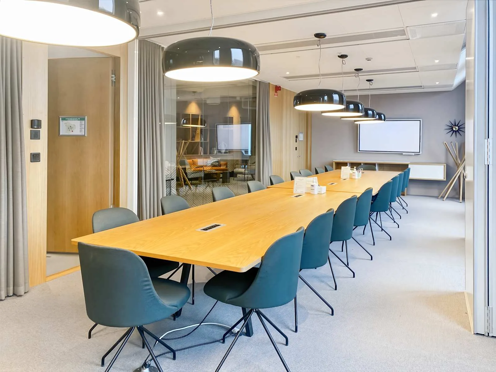 Spaces Stockholm, Hammarbybacken, Mötesrum för 18 personer, Stockholm