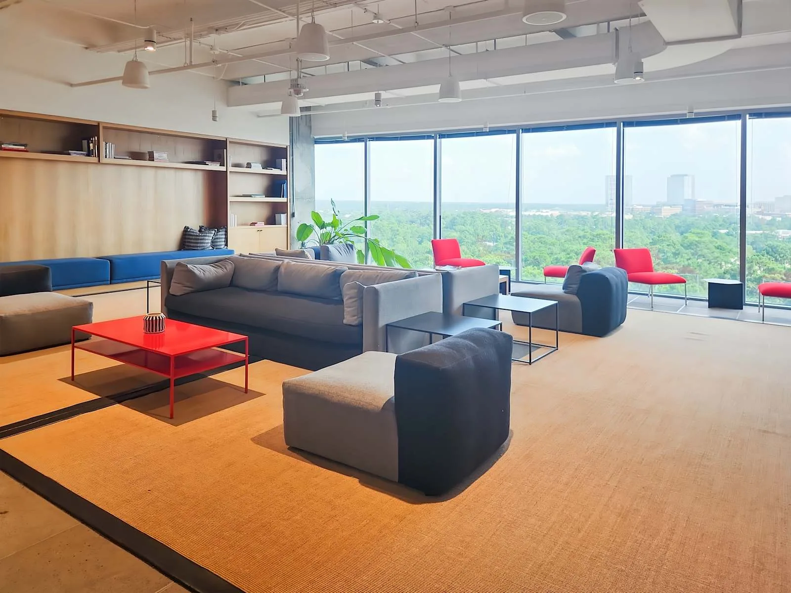 Spaces TX, The Woodlands - 1725 Hughes Landing Blvd., Lounge, The Woodlands, TX