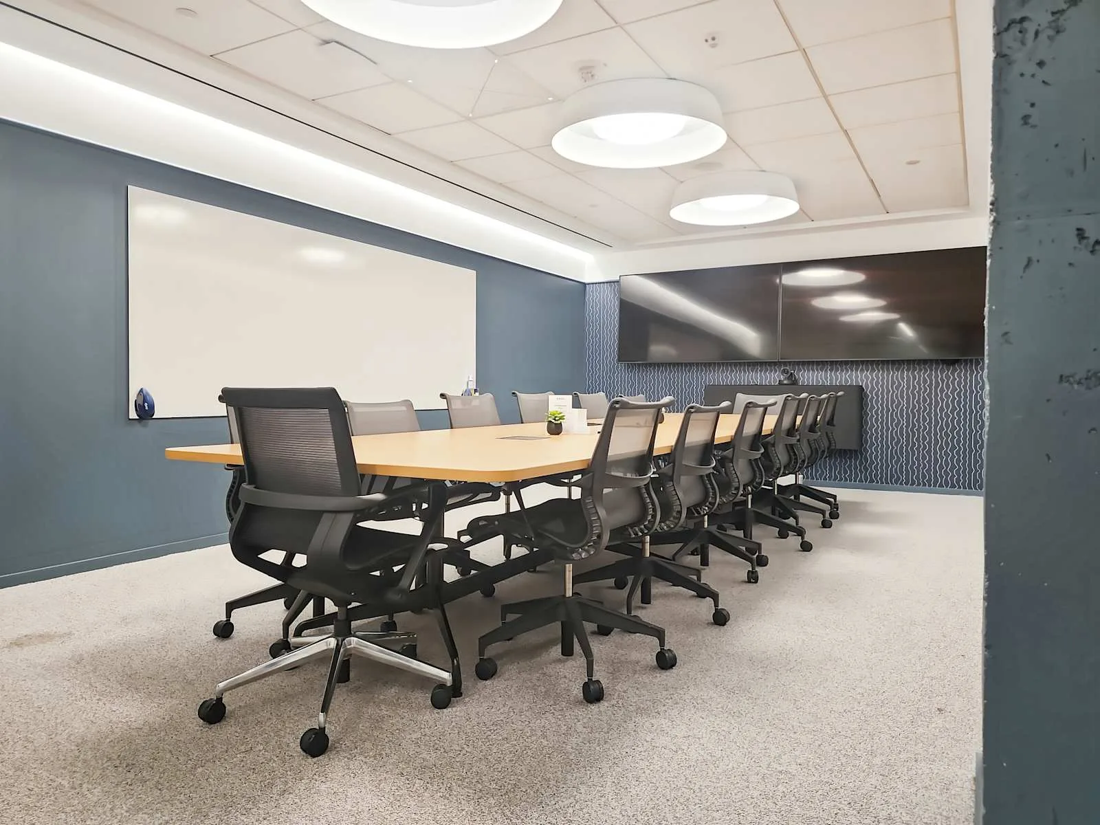 Spaces VA, Arlington- 2451 Crystal Drive, Meeting room for 14 people, Arlington, VA