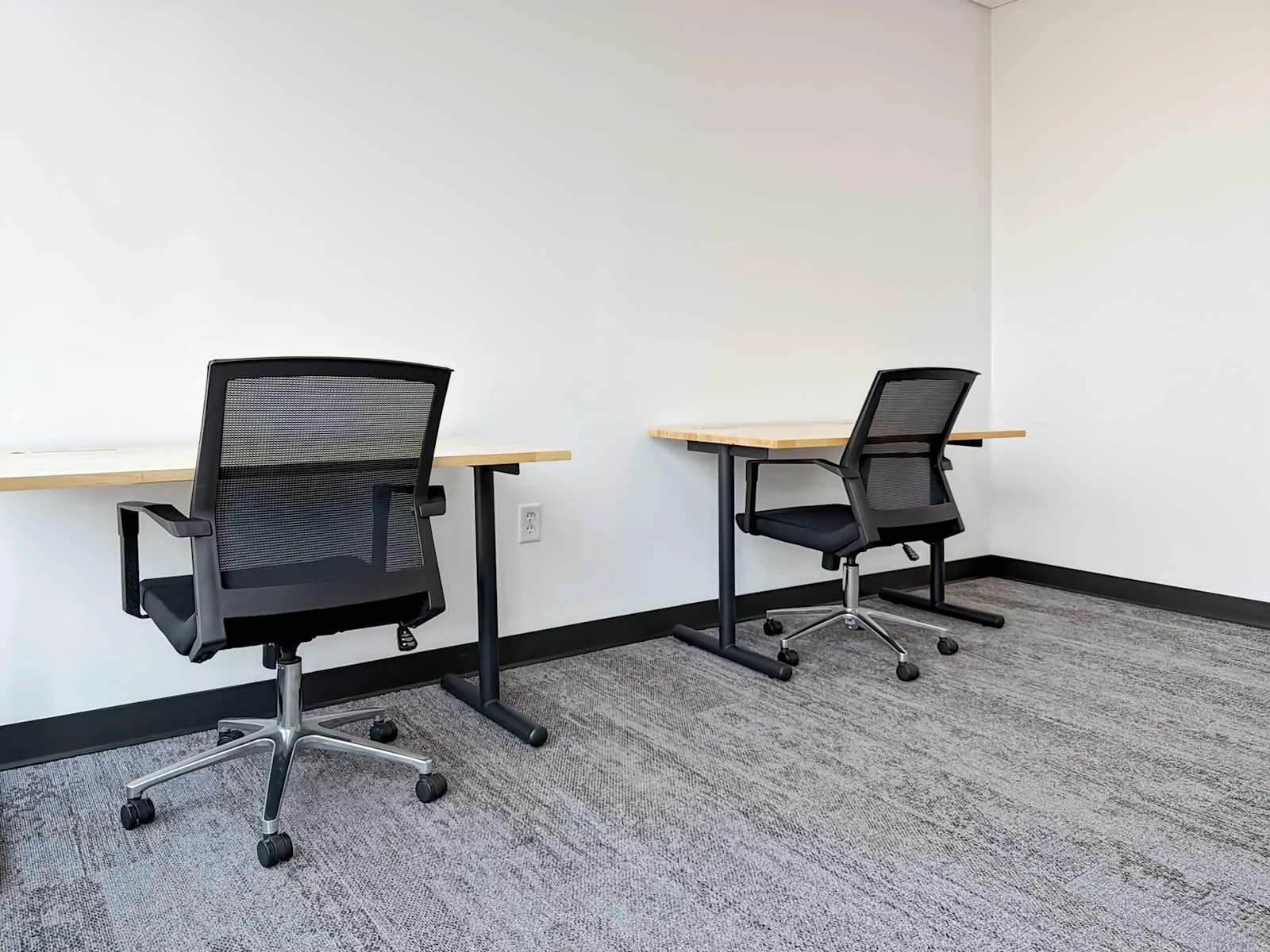 Spaces VA, Norfolk - E. City Hall Ave, Private office, 2 desks, Norfolk, VA
