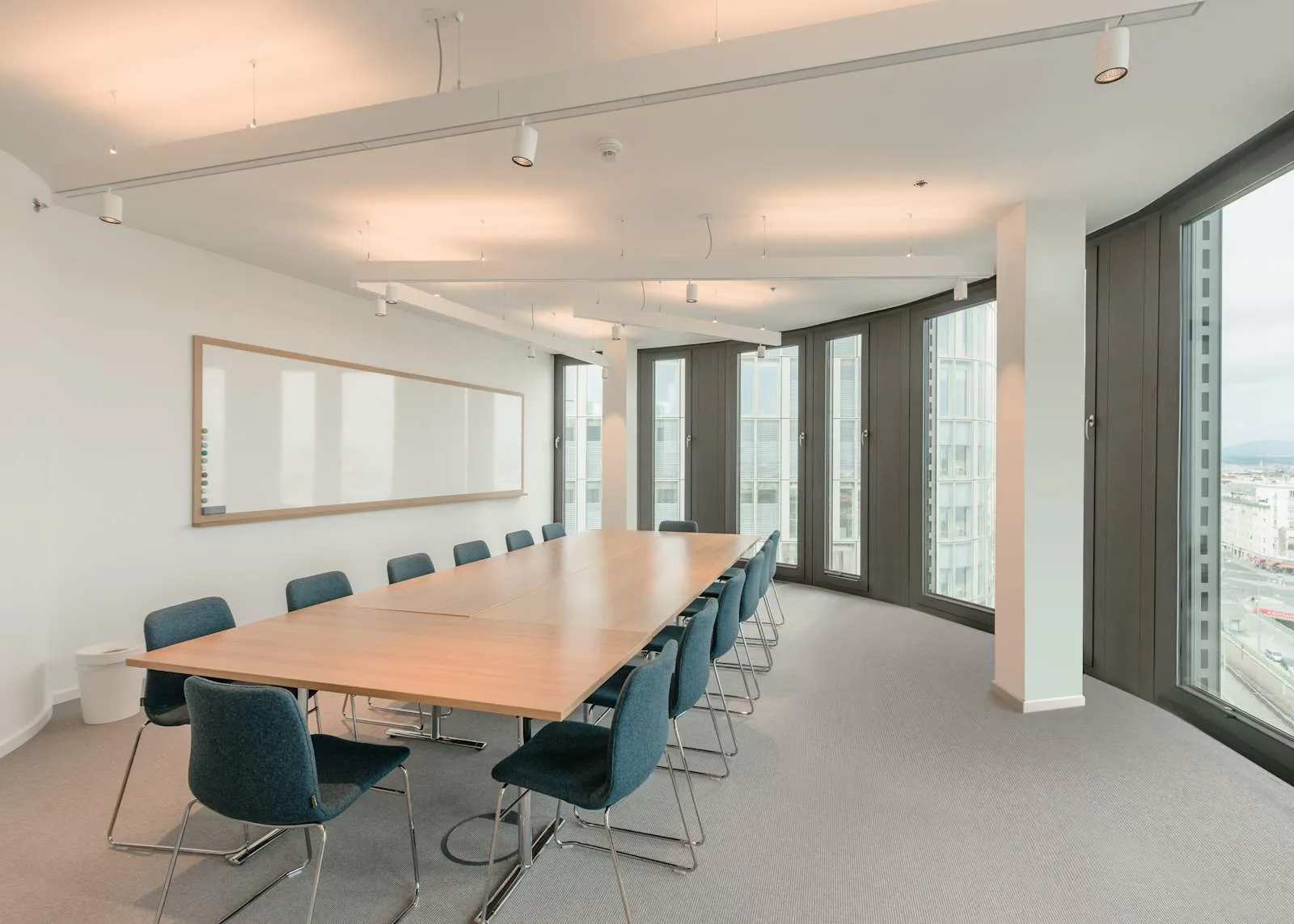 Spaces VIENNA, Spaces Icon Central Station, Meeting room for 14 people, Vienna