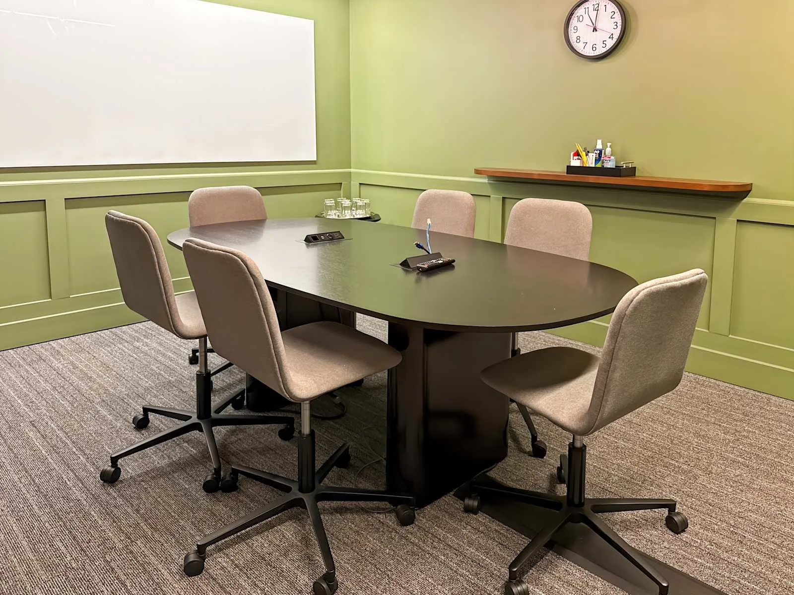 Spaces WA, Seattle - 1601 5th Avenue, Meeting room for 6 people, Seattle, WA