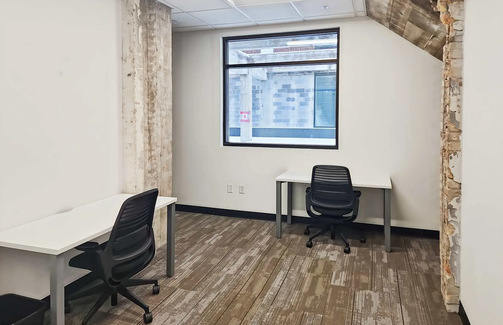 Spaces WI, Green Bay - Broadway, Private office, 2 desks, Green Bay, WI