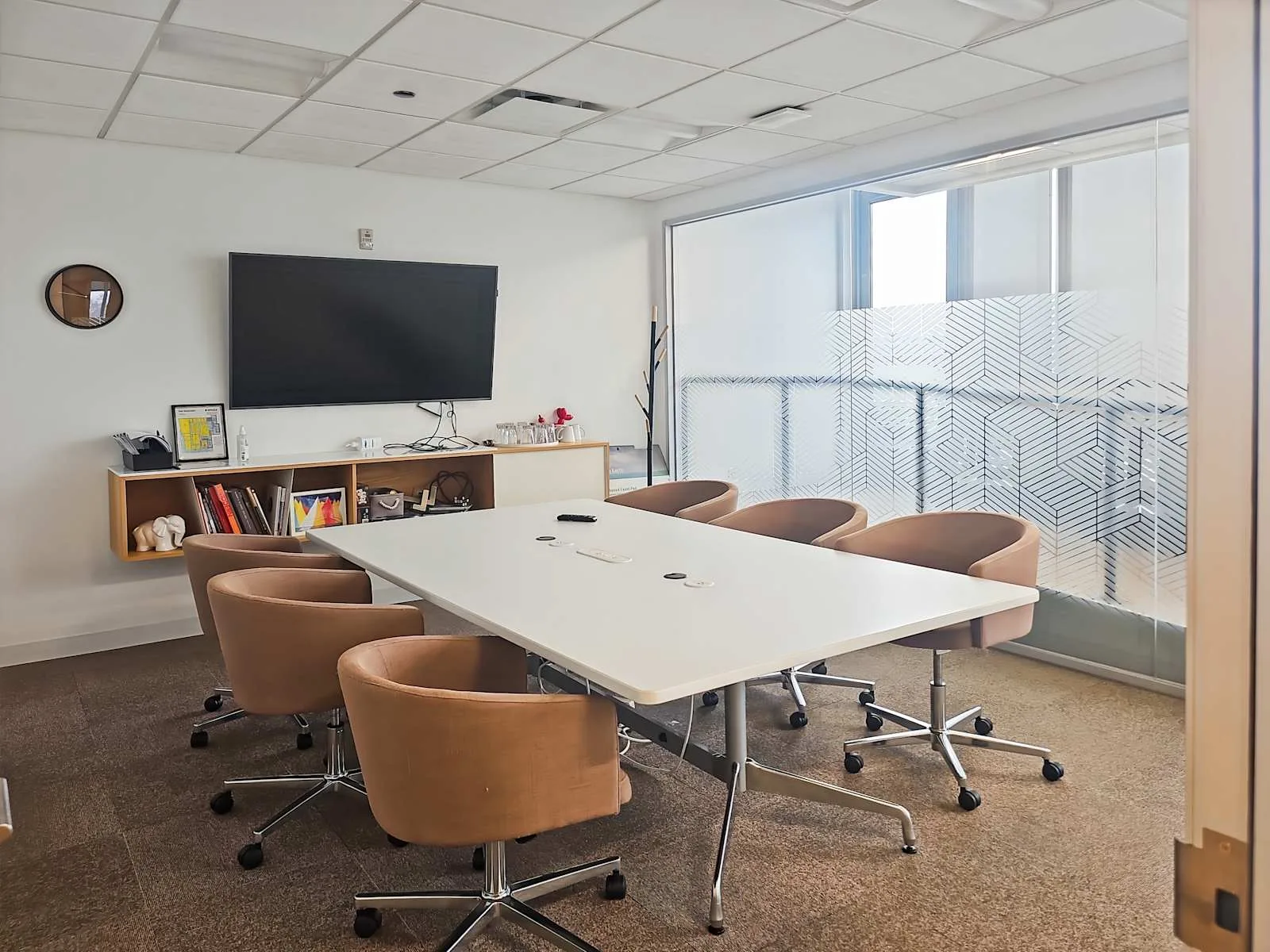 Spaces WI, Madison - Spaces East Washington, Meeting room for 6 people, Madison, WI