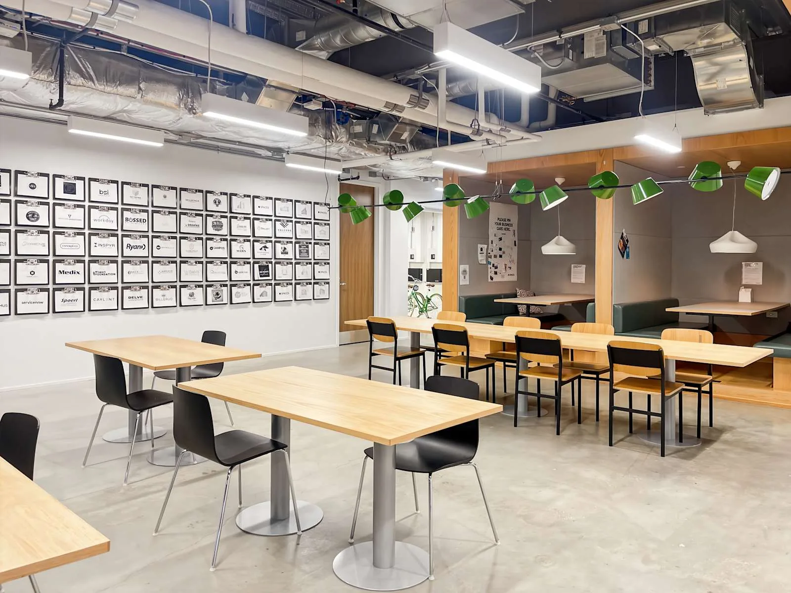 Spaces WI, Milwaukee - Spaces North Water Street, Cafeteria, Milwaukee, WI