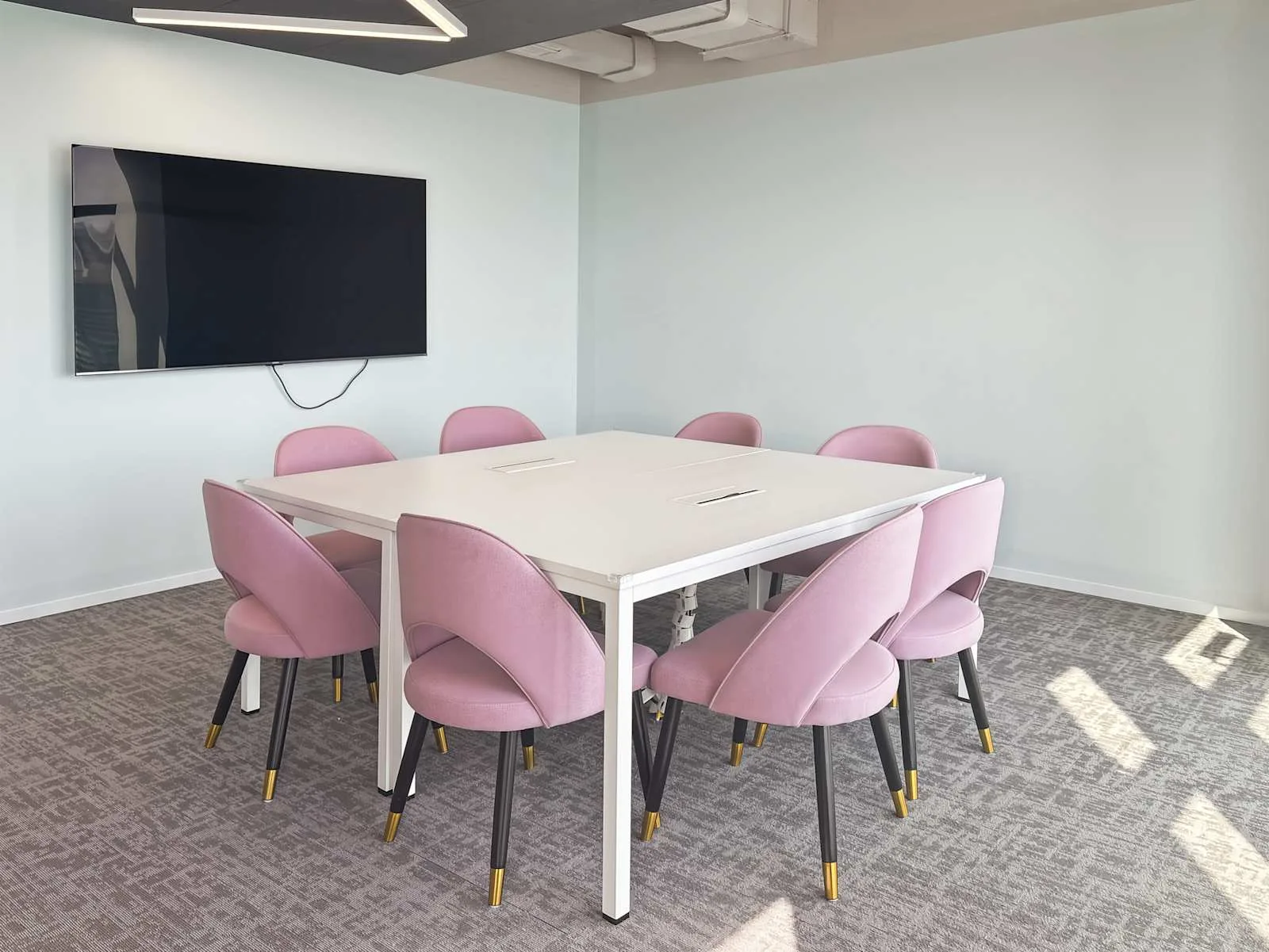 Spaces Zhuhai, Skyline Center, Meeting room for 8 people, Zhuhai