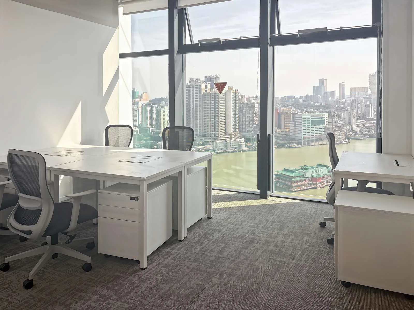 Spaces Zhuhai, Skyline Center, Private office, 5 desks, Zhuhai