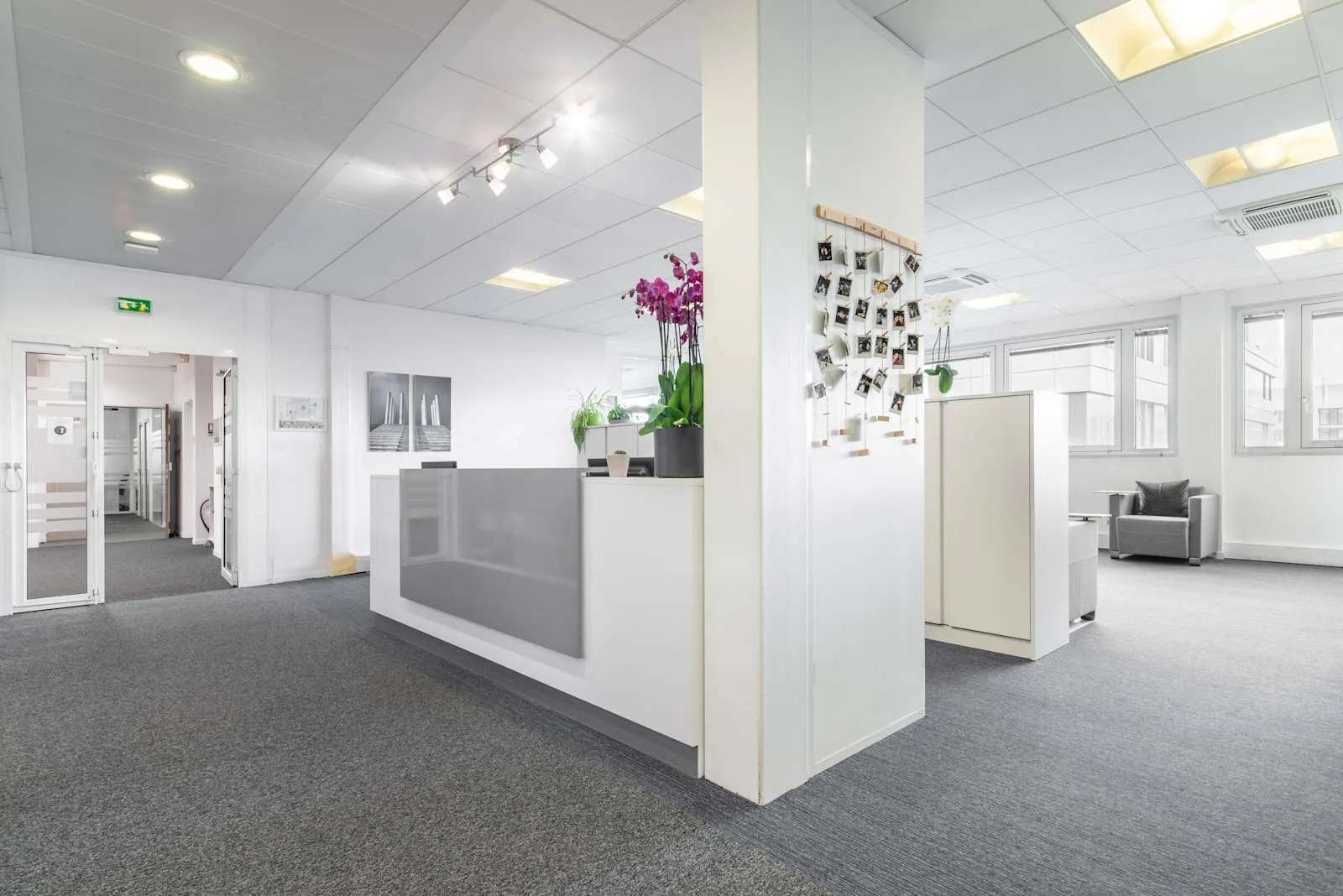 Stop And Work CERGY, Stop & Work Cergy, Reception, Cergy