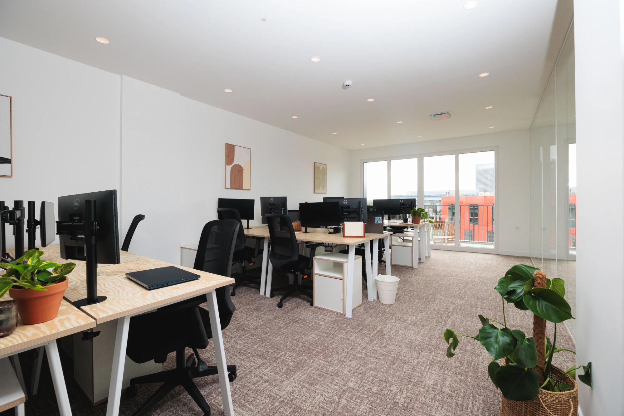 Poste nomade en open space — The Babel Community | Montigny-le-Bretonneux