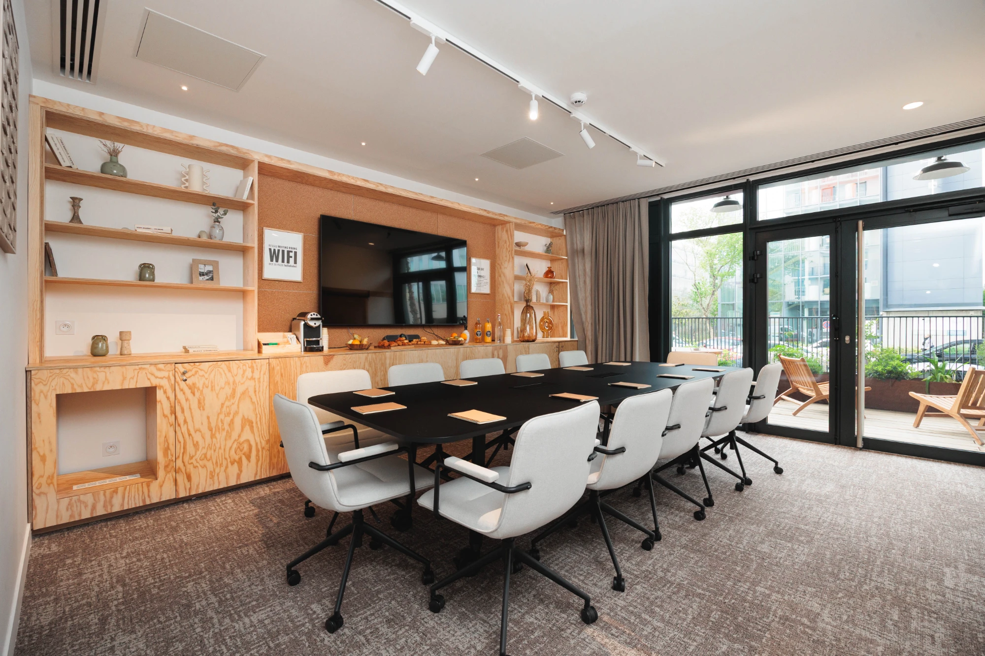 Salle de réunion 12 personnes — The Babel Community | Montigny-le-Bretonneux