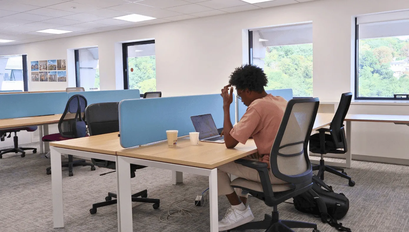Hiptown Sèvres, Bureau opéré 50 postes, Sèvres