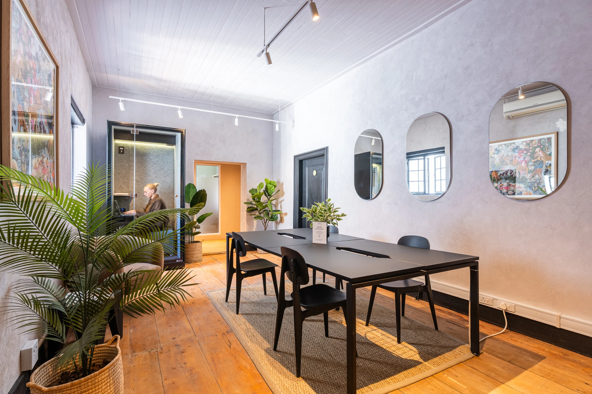 Neighbourgood De Verge, Dedicated desk, Paarl