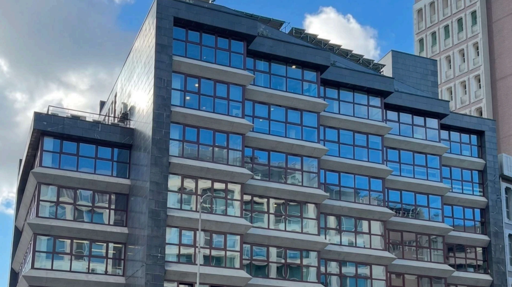 Dehouse Center2Work, Building facade, Porto