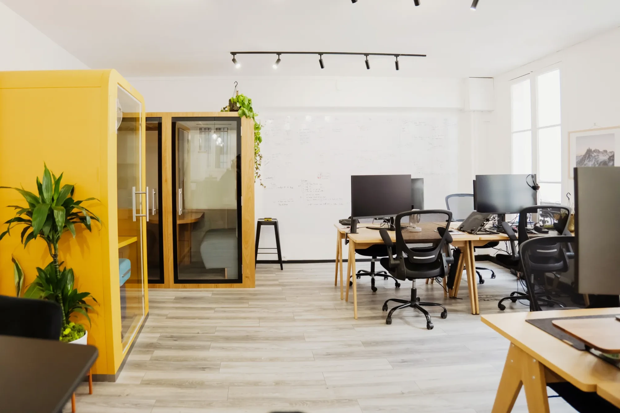 Deskapad 31 Caire, Open-plan office, Paris 2e