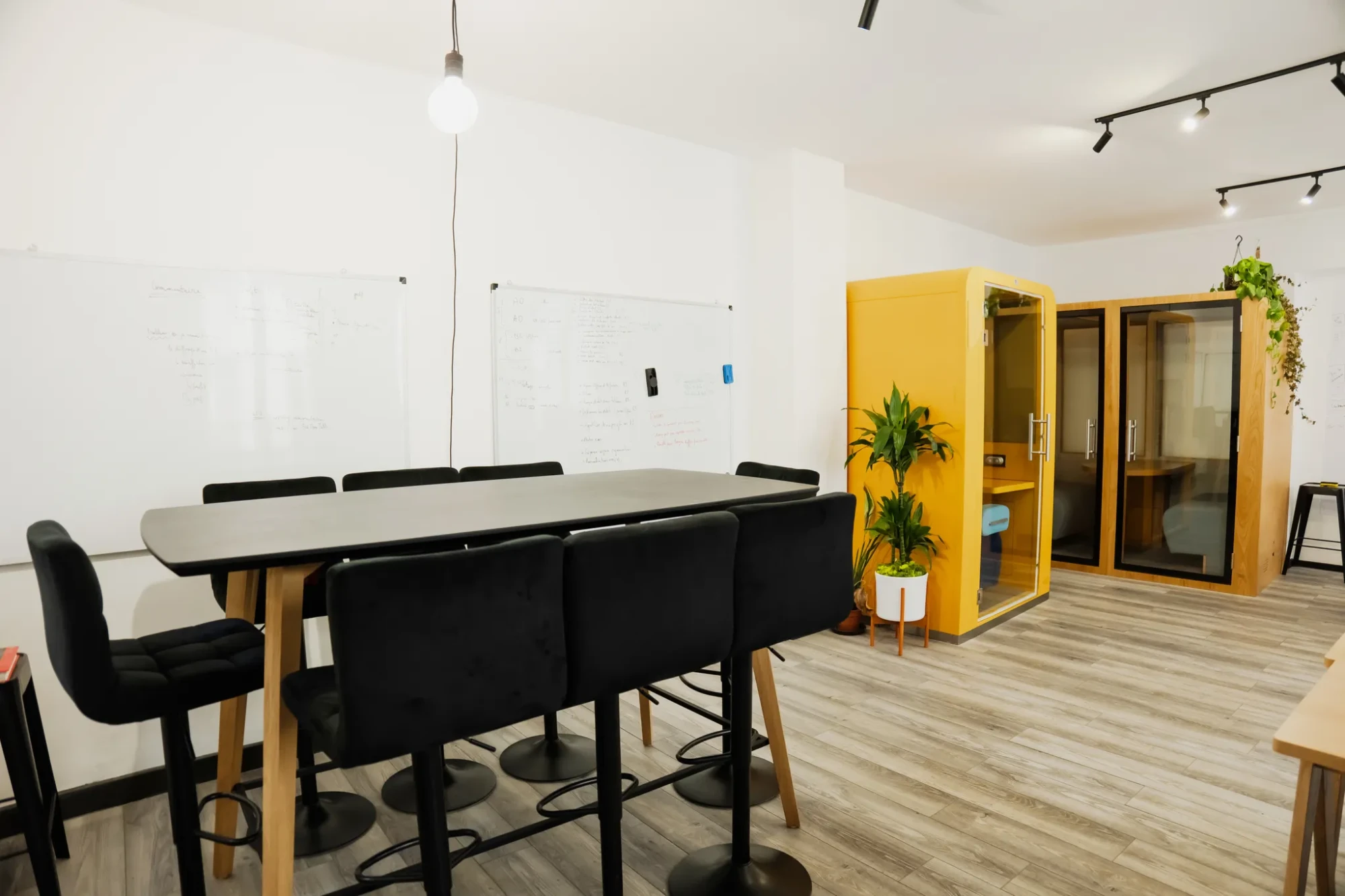 Deskapad 31 Caire, Meeting room for 8 people, Paris 2e