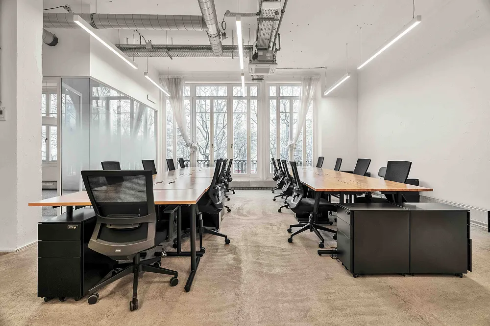 Sora Méricourt, Espace de 210 m² - 36 postes, Paris 11e