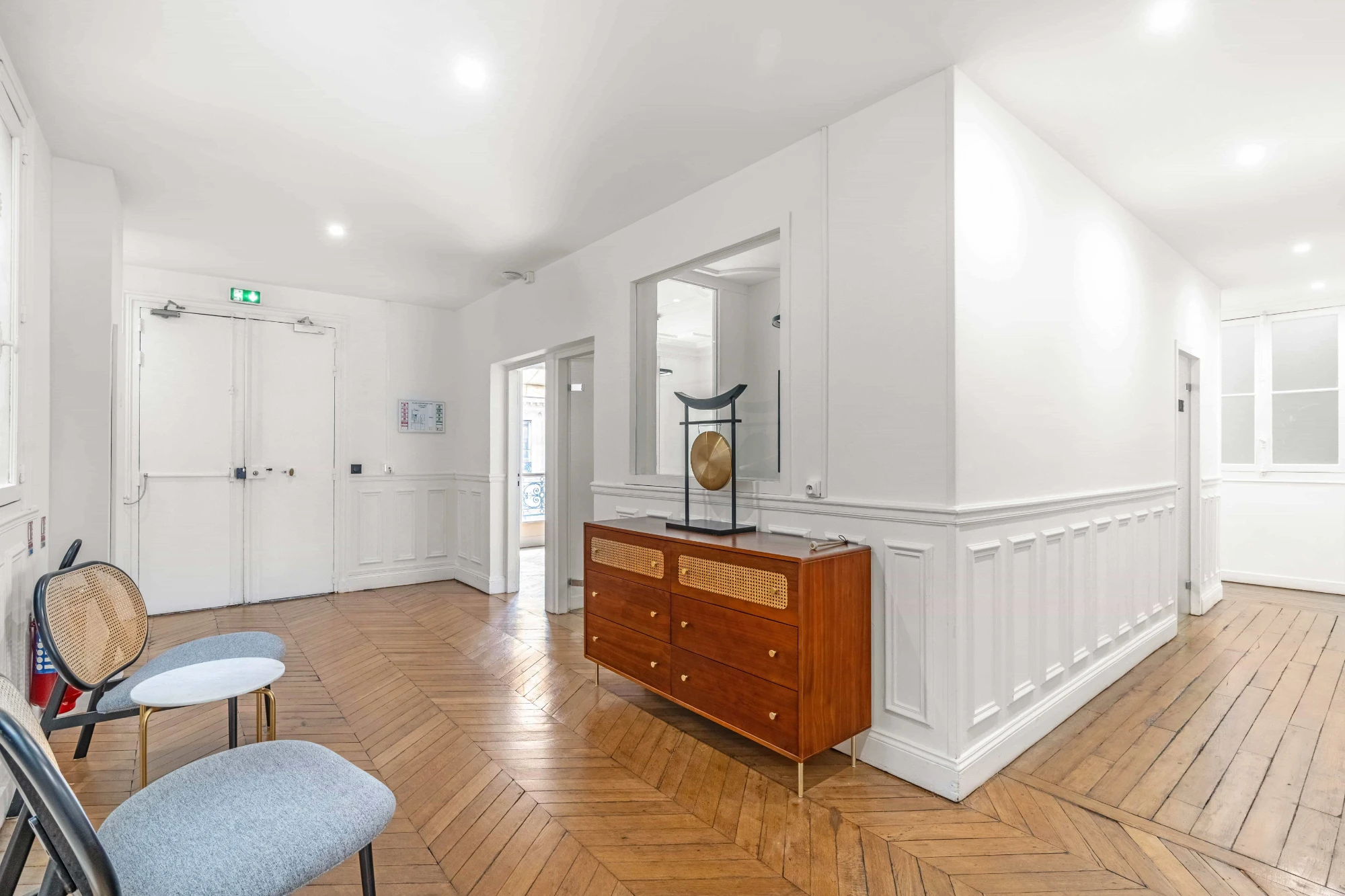 Sora Estienne d'Orves, Espace de 40 m² - 8 postes, Paris 9e
