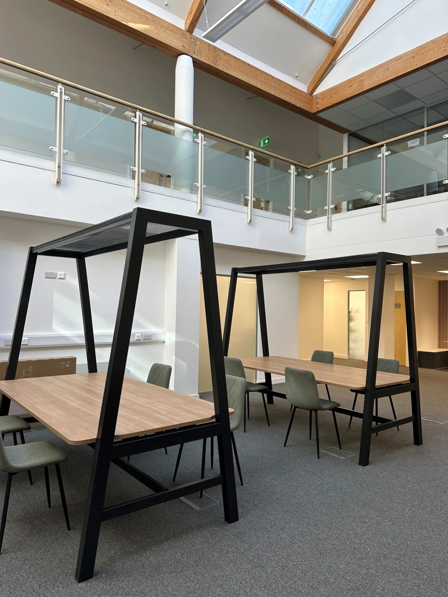 The Hub, Hot desk in open space, Witney