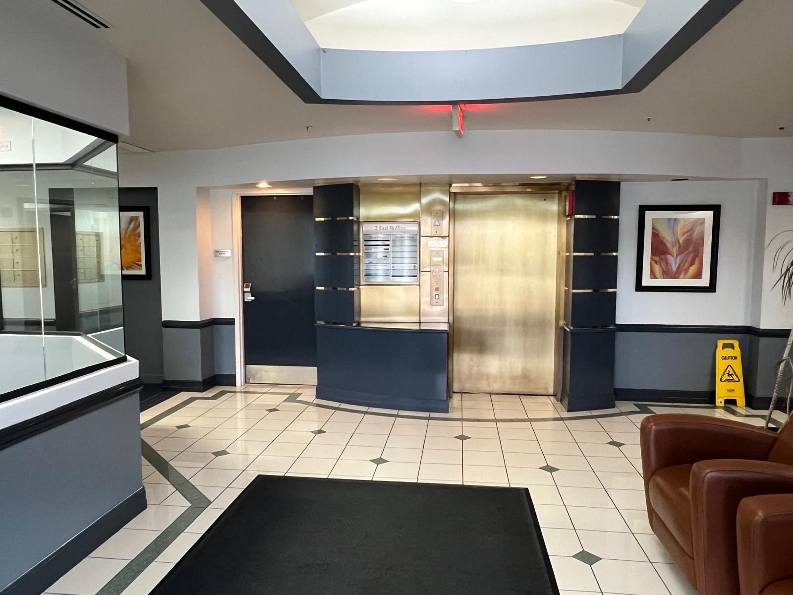 Illinois Offices - Rollins Professional Building, Common area, Round Lake Beach