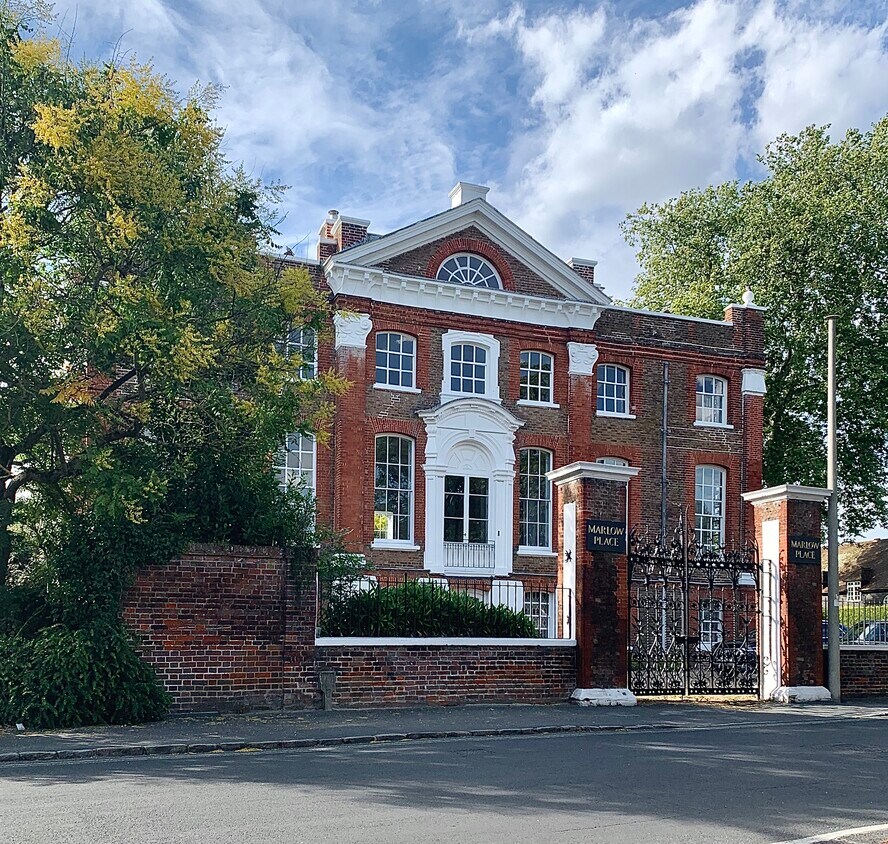 Marlow Place, Building facade, Marlow