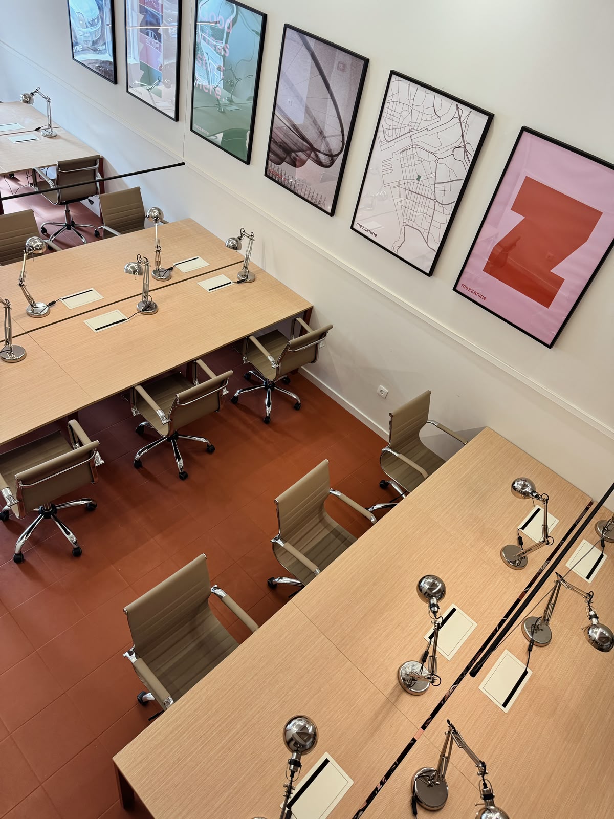 Mezzanine Cowork, Mesa rotativa em open space, Matosinhos