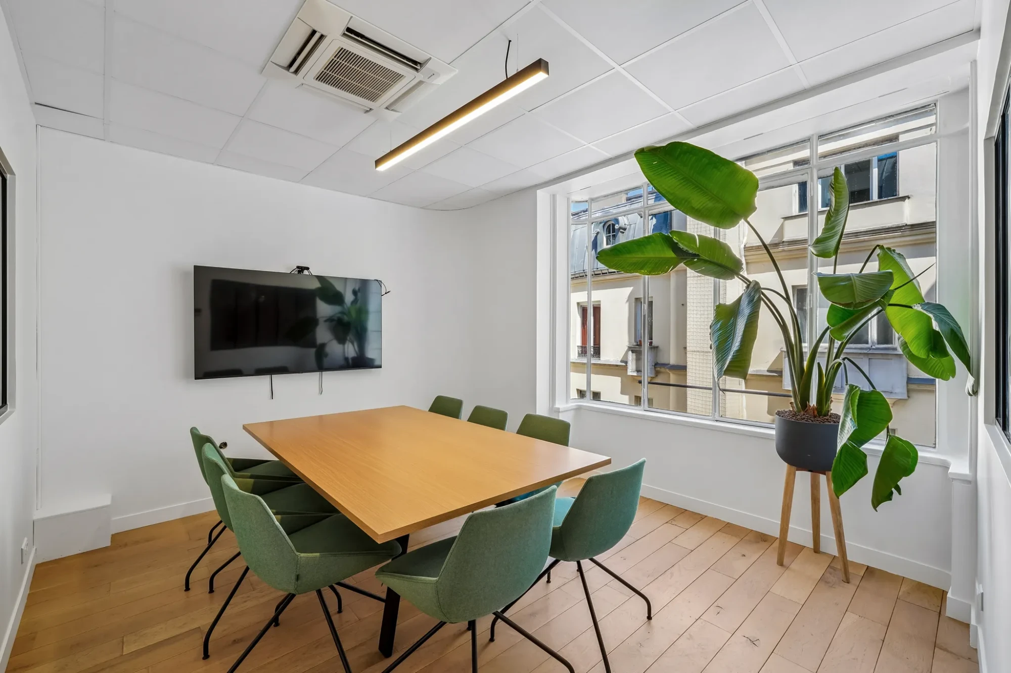 Les Nouveaux Bureaux Taitbout, Meeting room for 8 people, Paris 9e