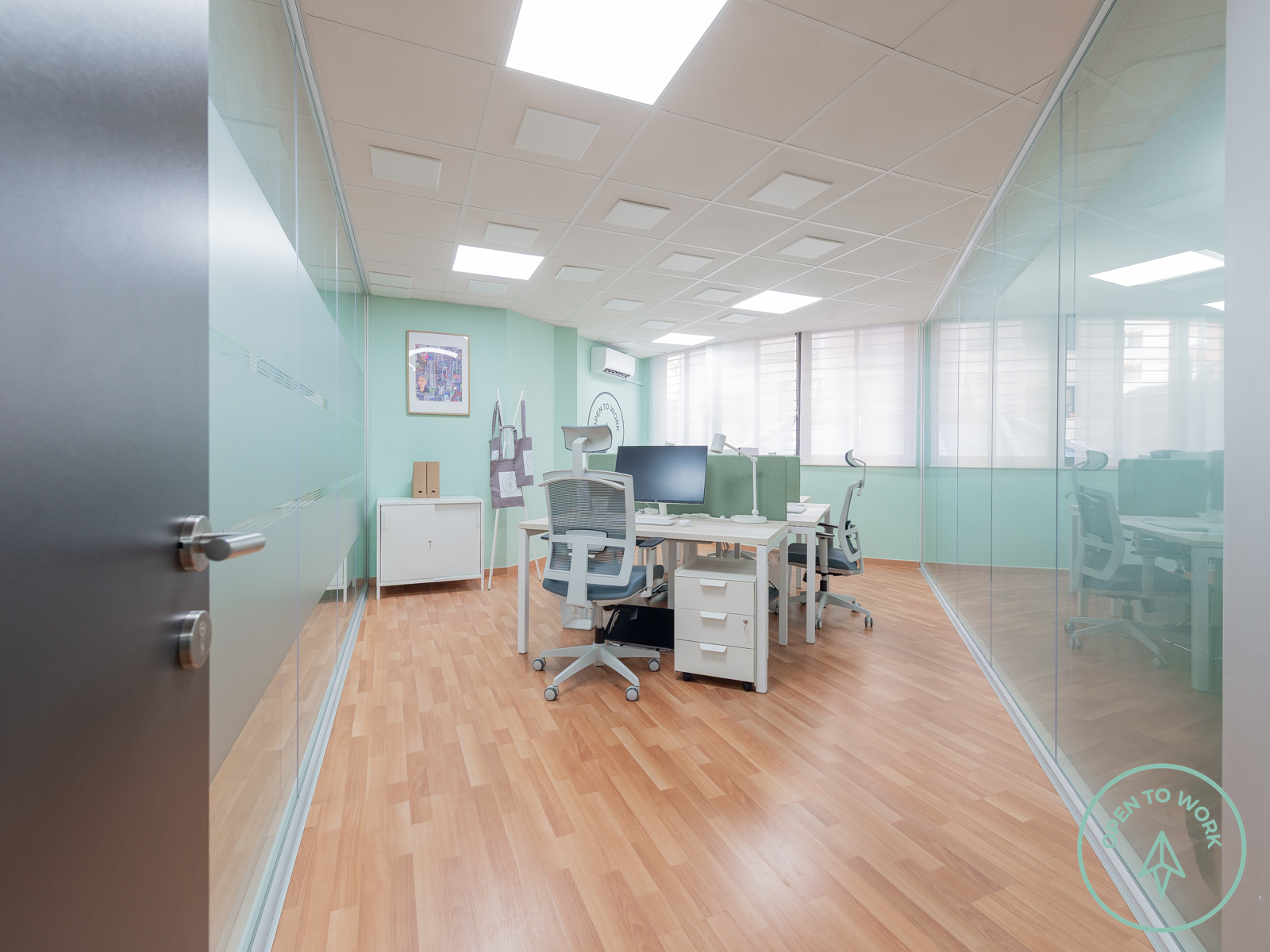 Open To Work, Open to Stay, Cambrils