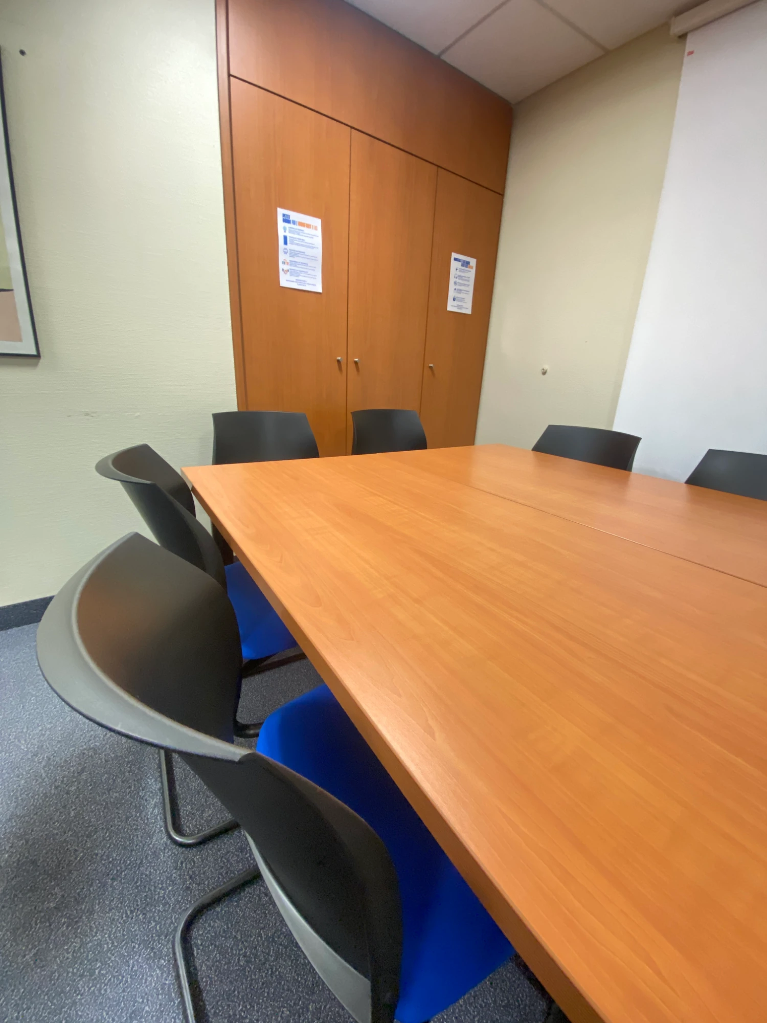 T 10 - Bureaux privés, Salle de réunion 16 personnes, Auxerre