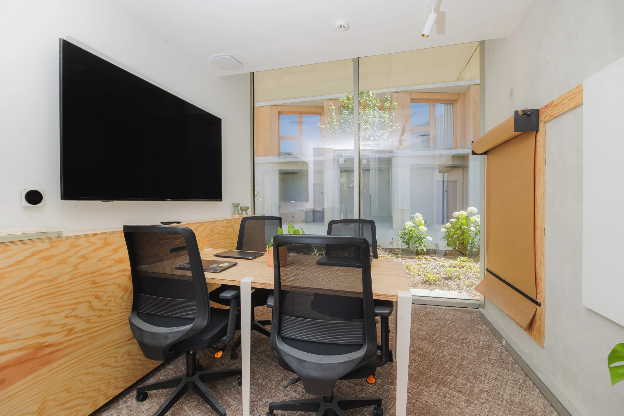 The Babel Community | Bordeaux, The Small Room , Bordeaux