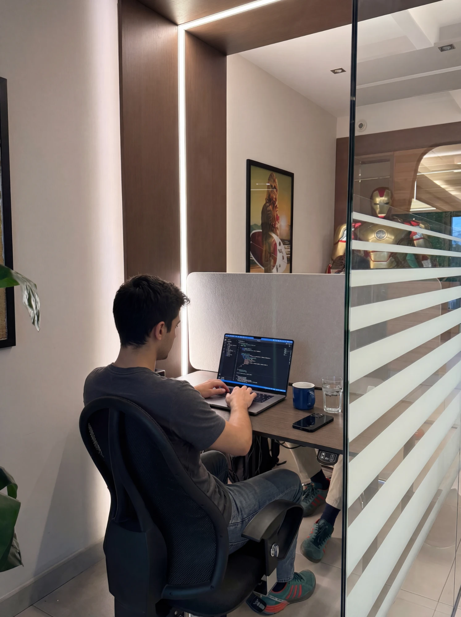 Work In Marbella, Cabina telefónica, Atalaya Isdabe