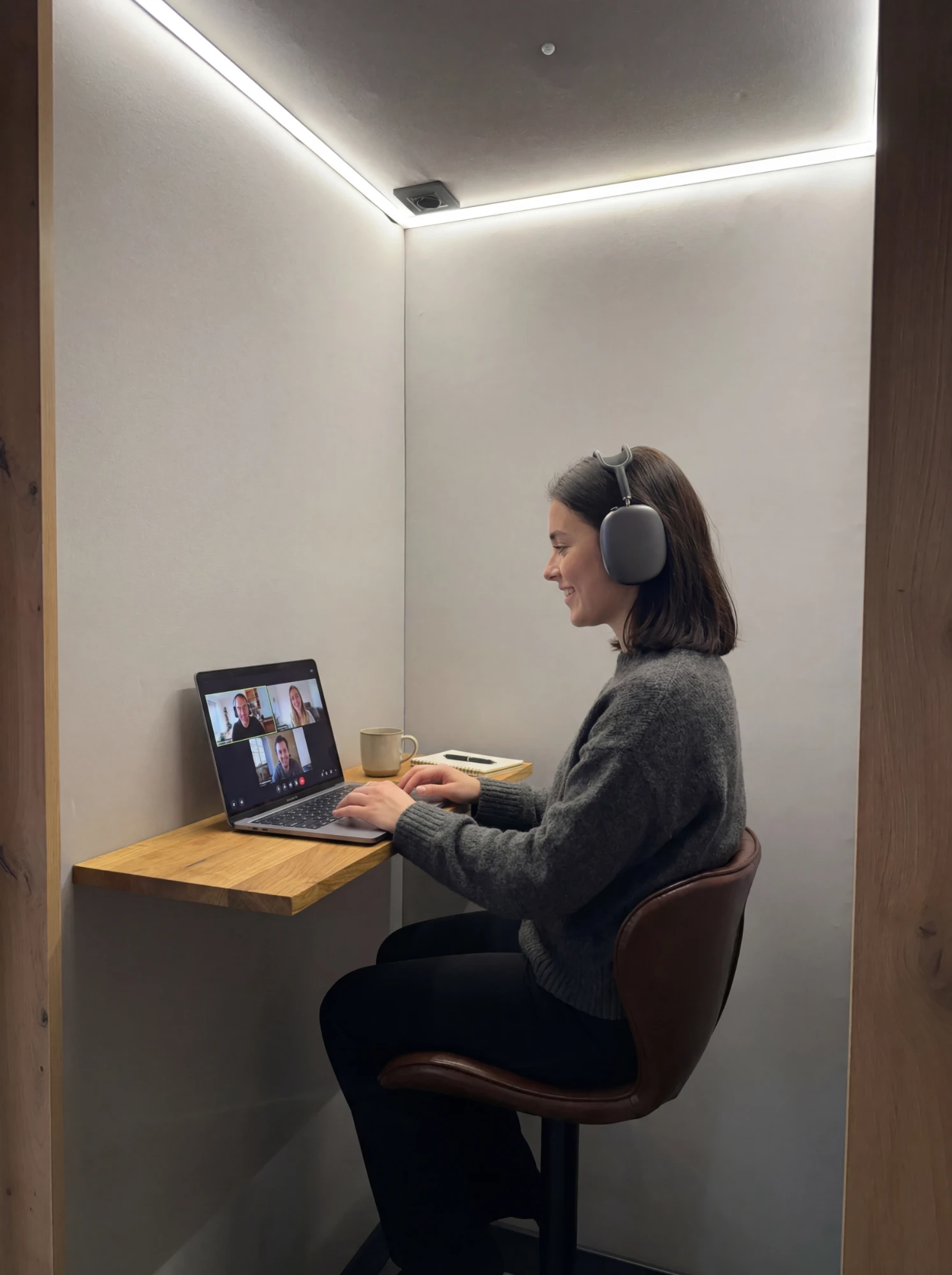 Work In Marbella, Cabina telefónica, Atalaya Isdabe