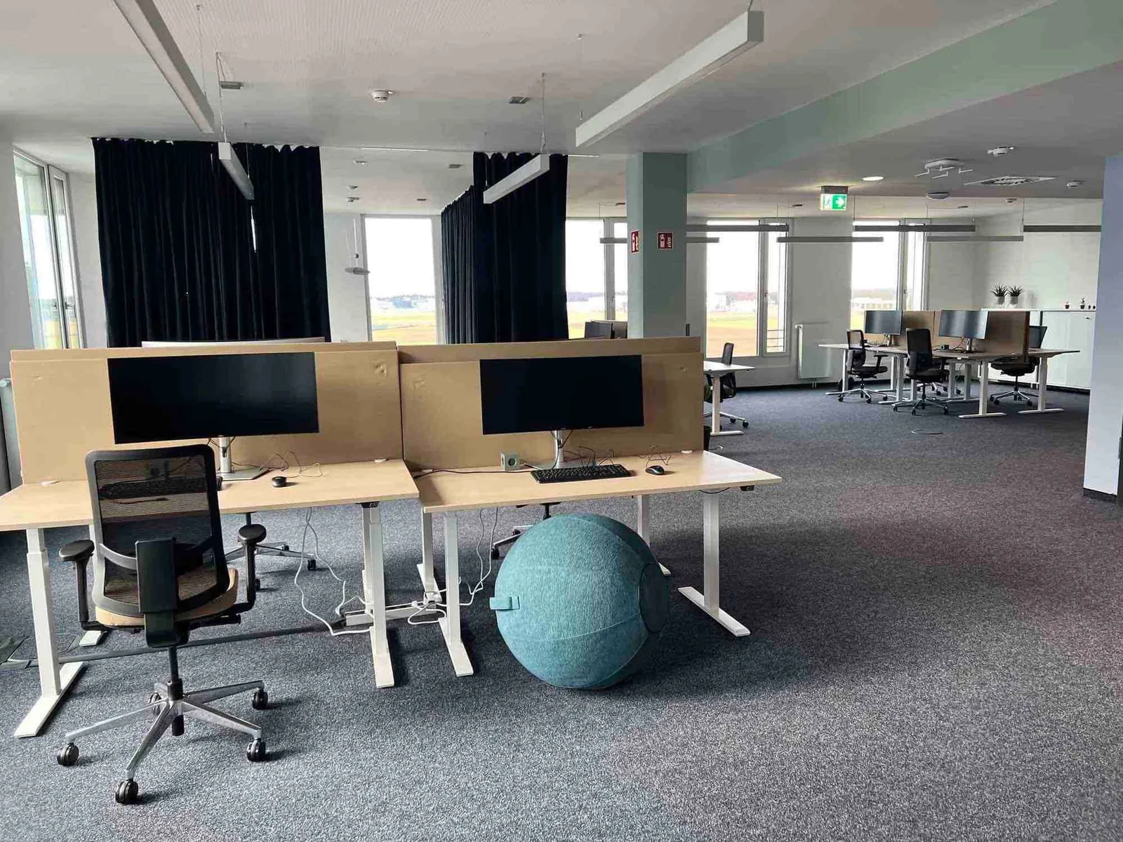 1000 Satellites Gilching, Open-plan office, Gilching