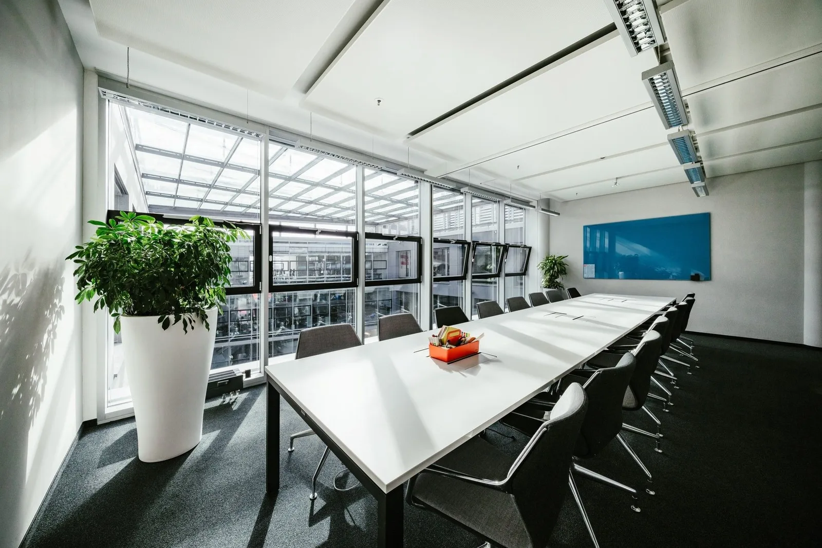 1000 Satellites - Theresienhöhe, Meeting room for 16 people, Munich