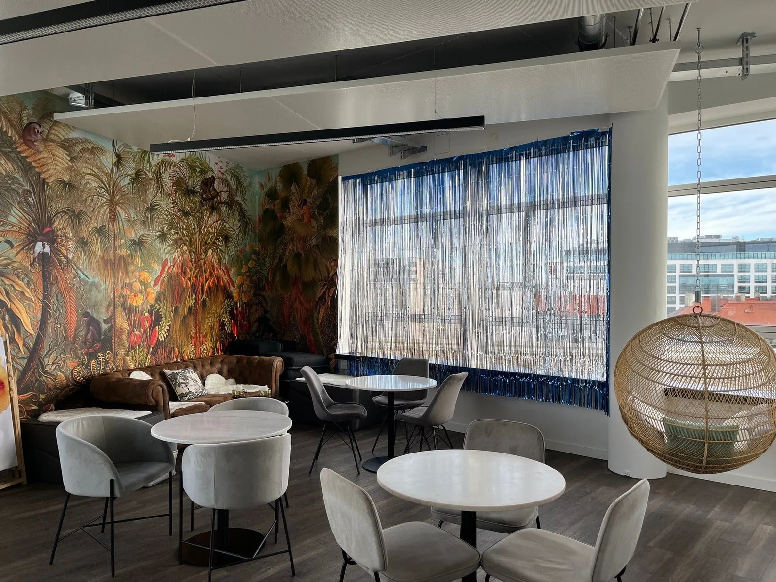 1000 Satellites - Weisses Quartier, Lounge, Munich