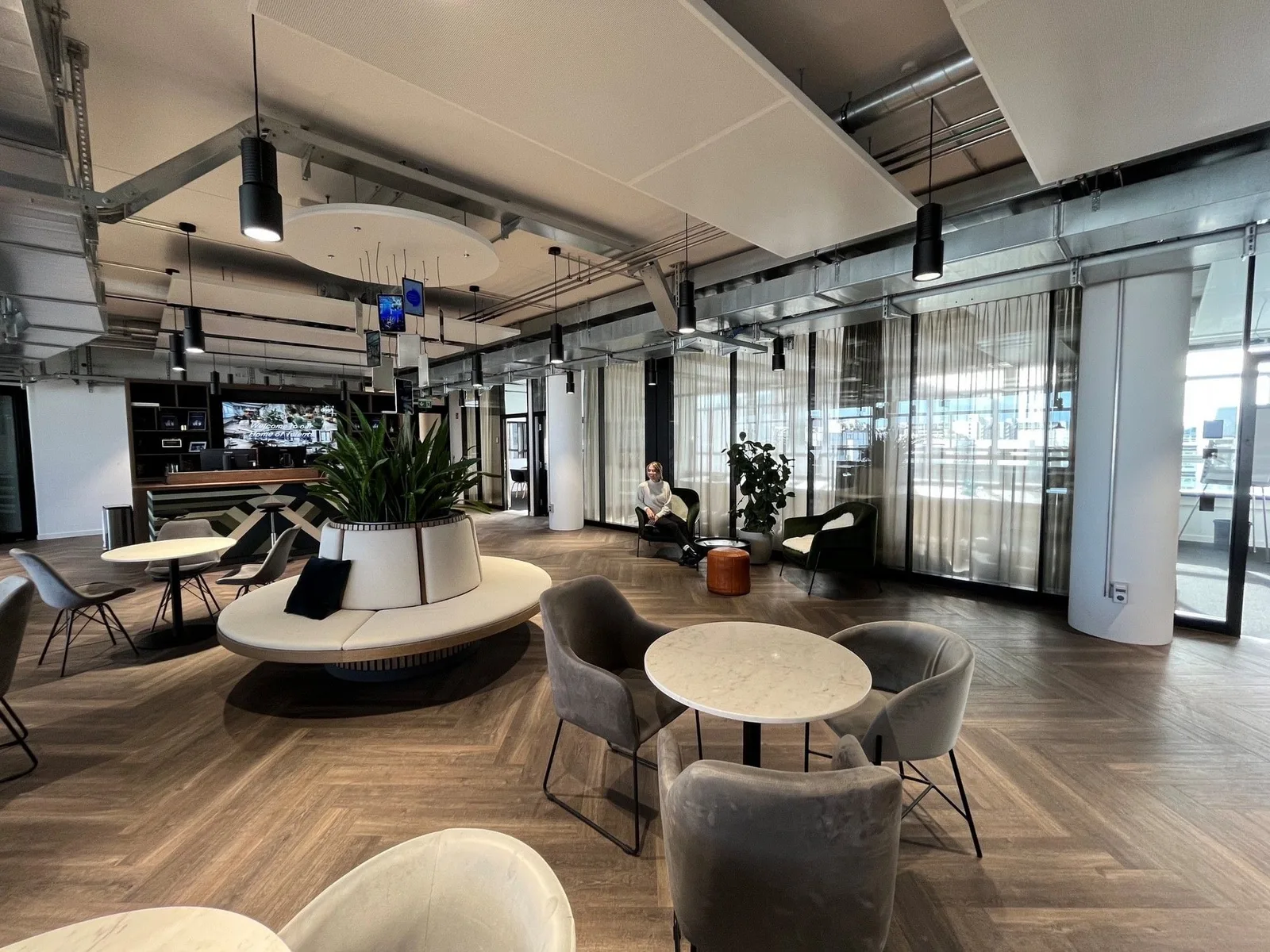 1000 Satellites - Weisses Quartier, Lounge, Munich