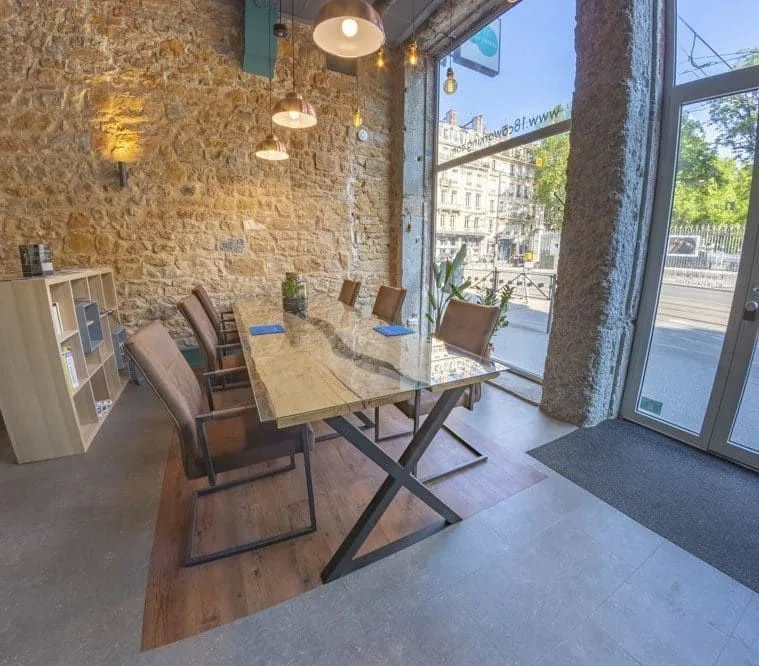 Le 18 Coworking, Meeting room for 8 people, Lyon 3e