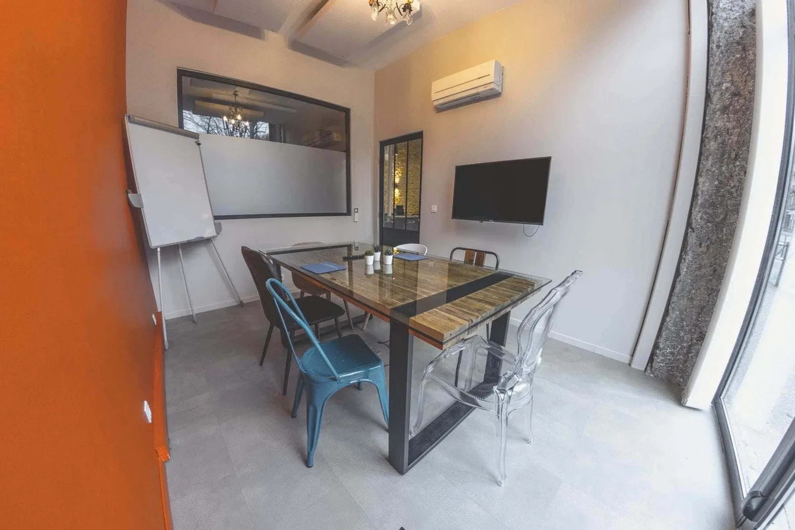Le 18 Coworking, Meeting room for 6 people, Lyon 3e
