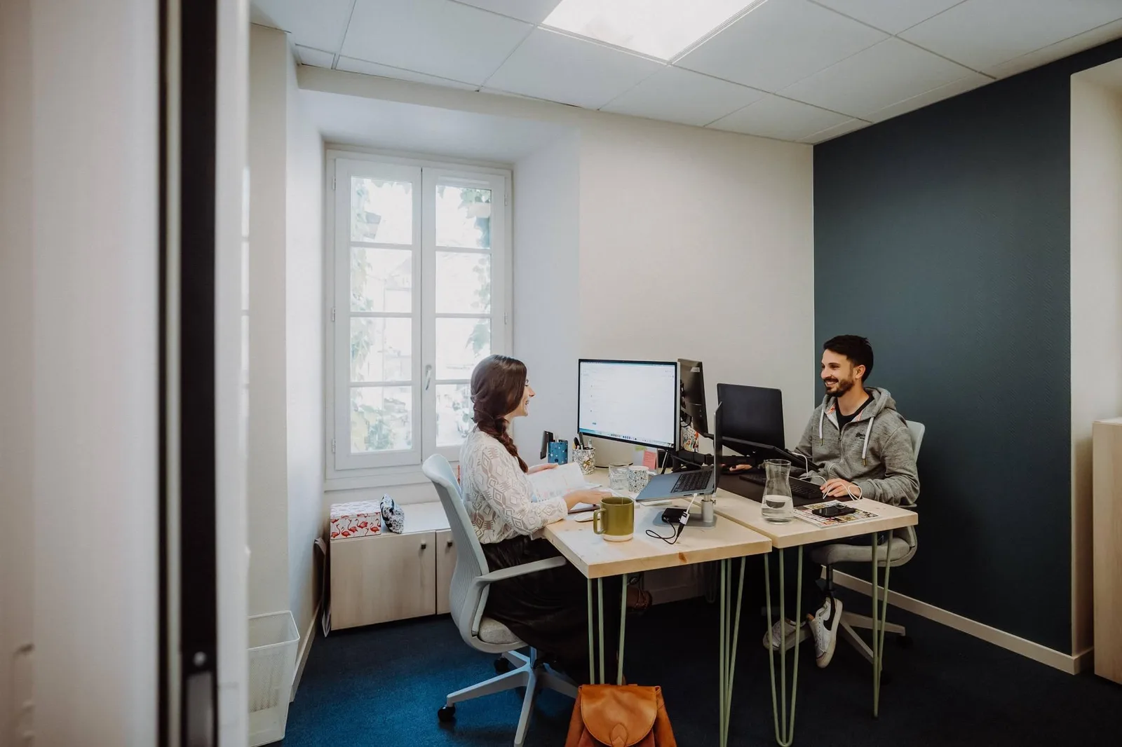 Au 19, Private office, 2 desks, Gap