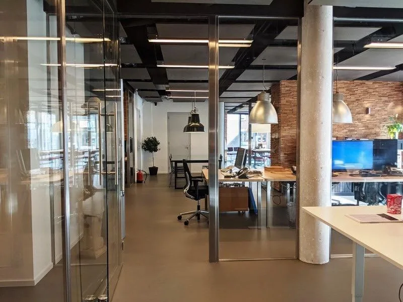 4 Logic, Private office, 2 desks, Hilversum