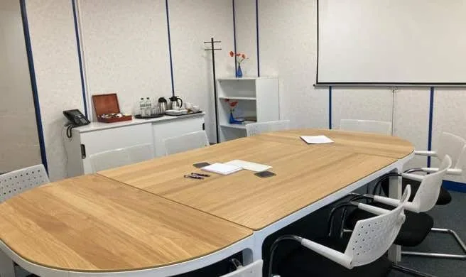 Absolutely Offices Grove House, Meeting room for 8 people, Basingstoke