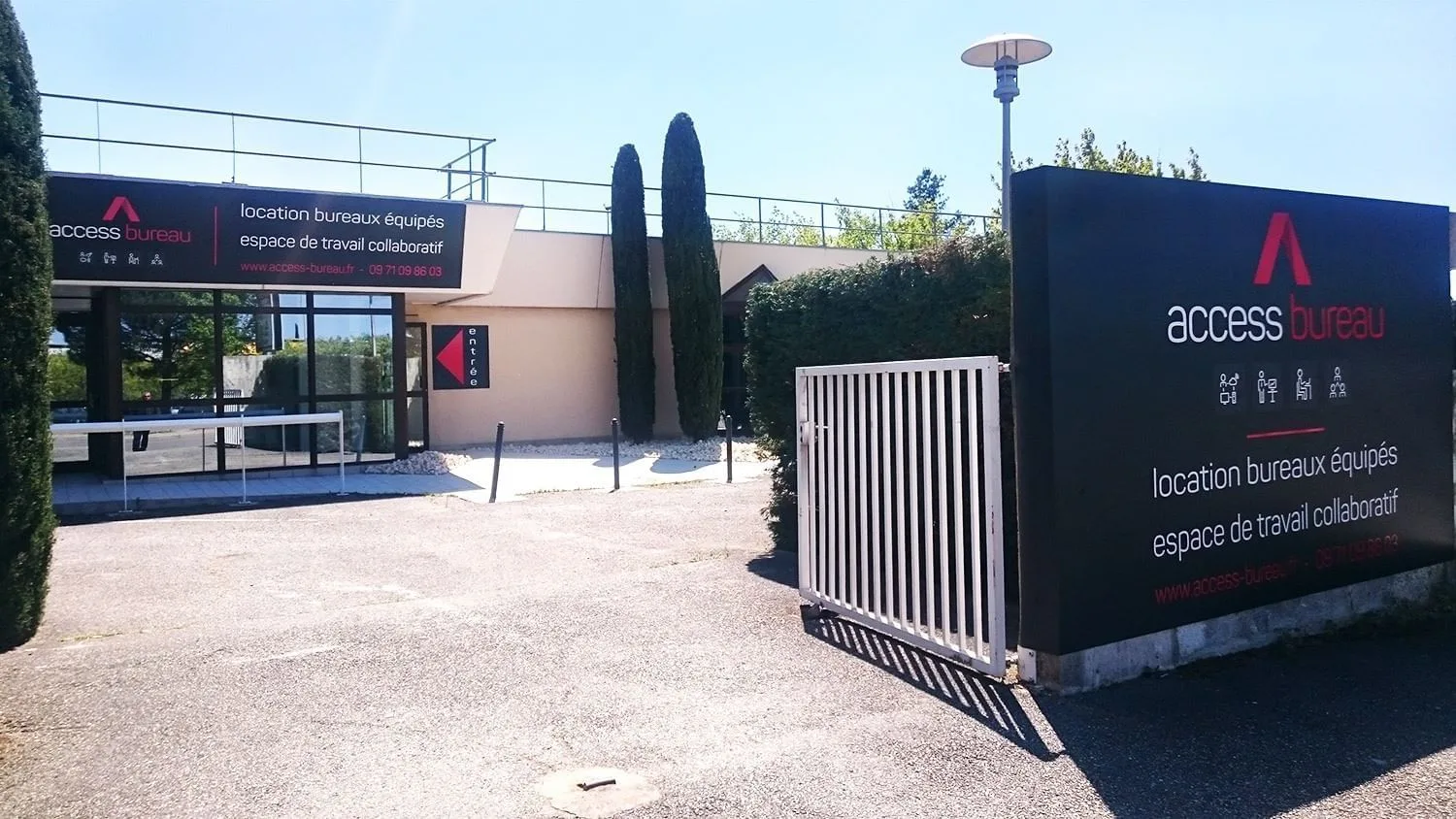Access Bureau, Façade, Valence