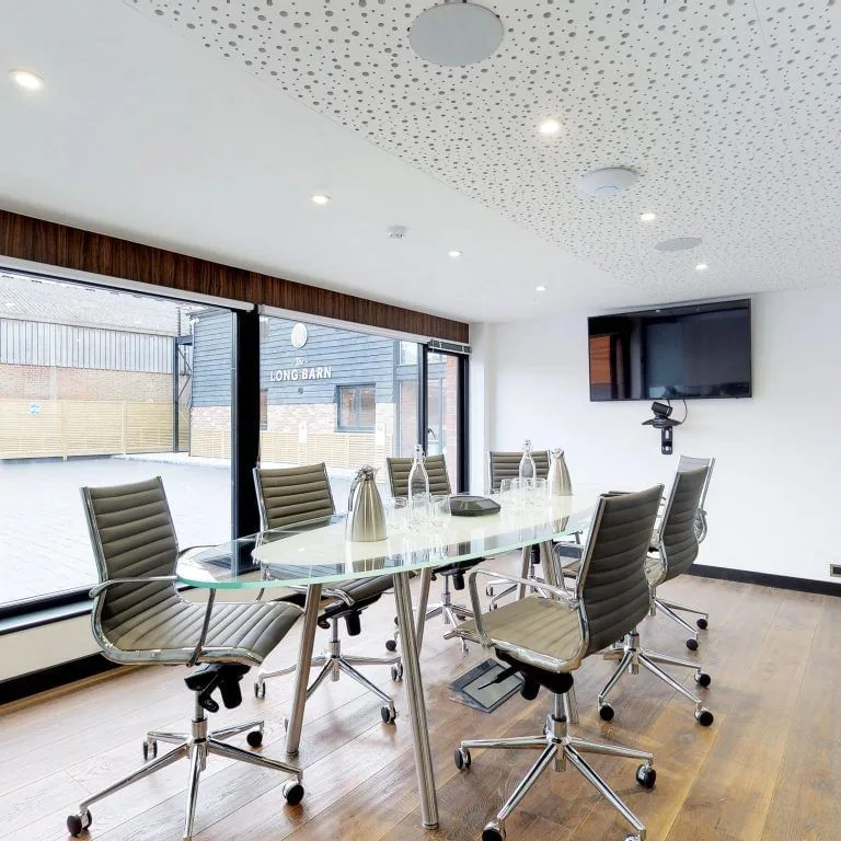 Accrue Workplaces Cobham, Salle de réunion 6 personnes, Cobham