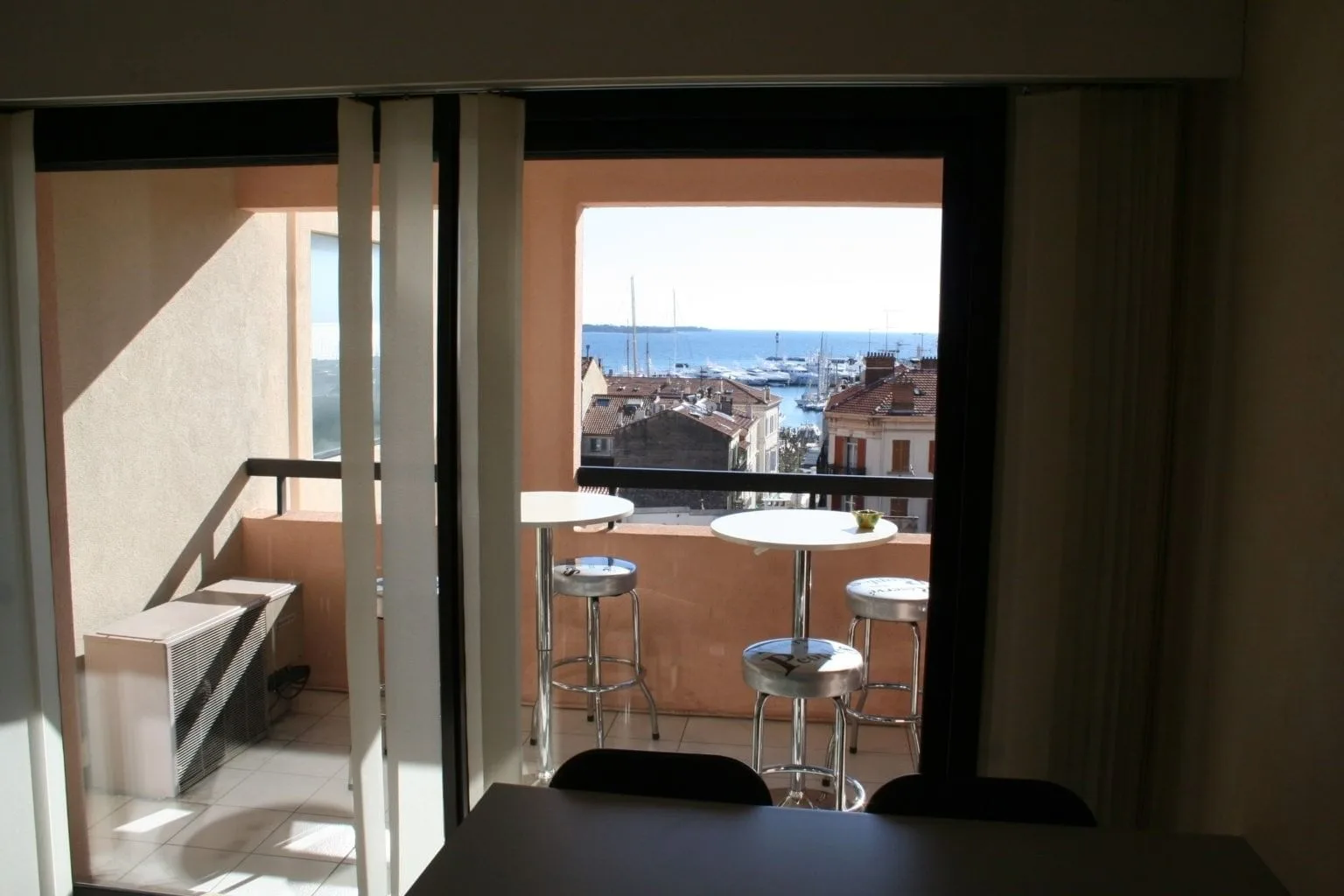 Acte Cannes, Terrasse et espace extérieur, Cannes