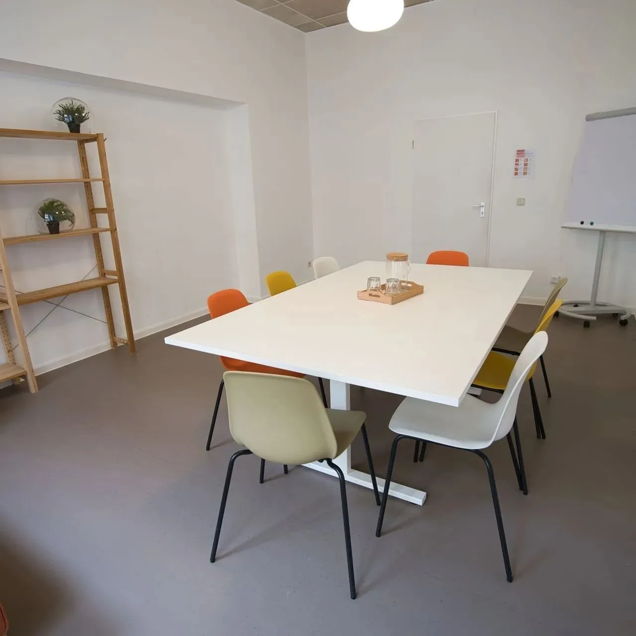 Amapola Coworking Friedrichshain, Meeting room for 8 people, Berlin